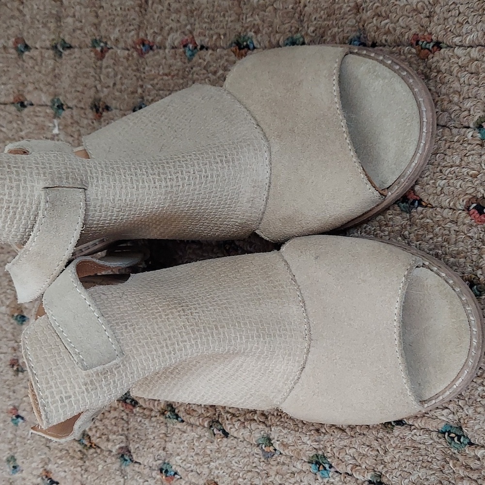 Peep Toe Chunky Heeled Sandal